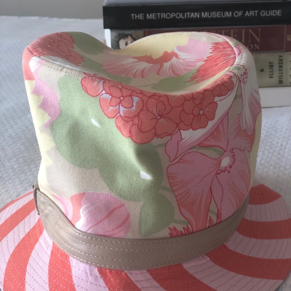 Burberry bucket hat